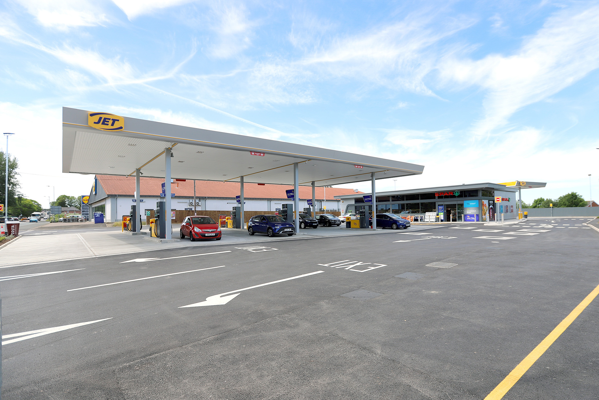 JET Beacon Garage re-opens with new SPAR following major transformation