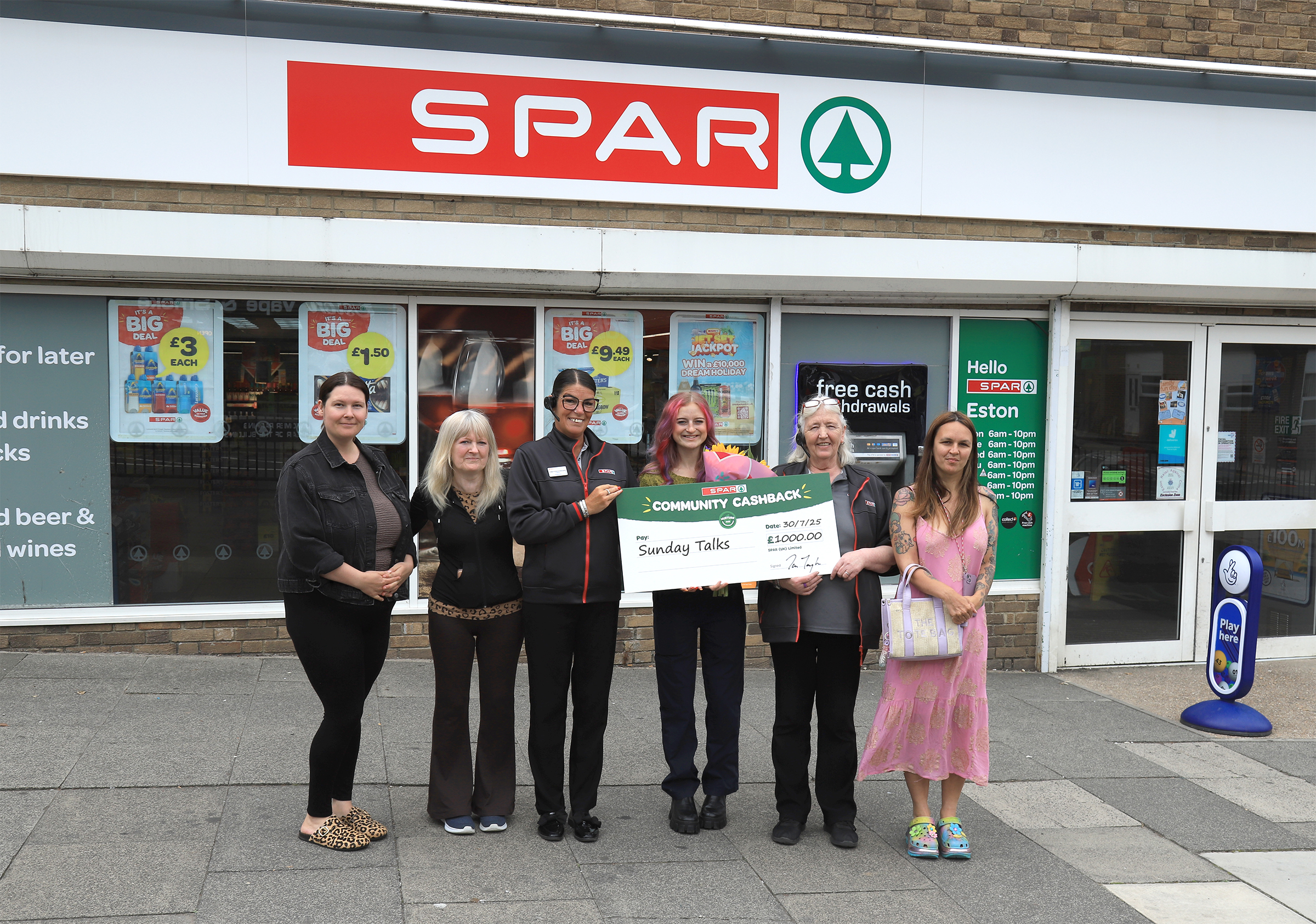 SPAR Community Cashback Sunday Talks Sunday Talks Founder Jessica Pinkney at SPAR Eston with her proud mum Julie to receive the SPAR Community Cashback cheque from members of the store team.