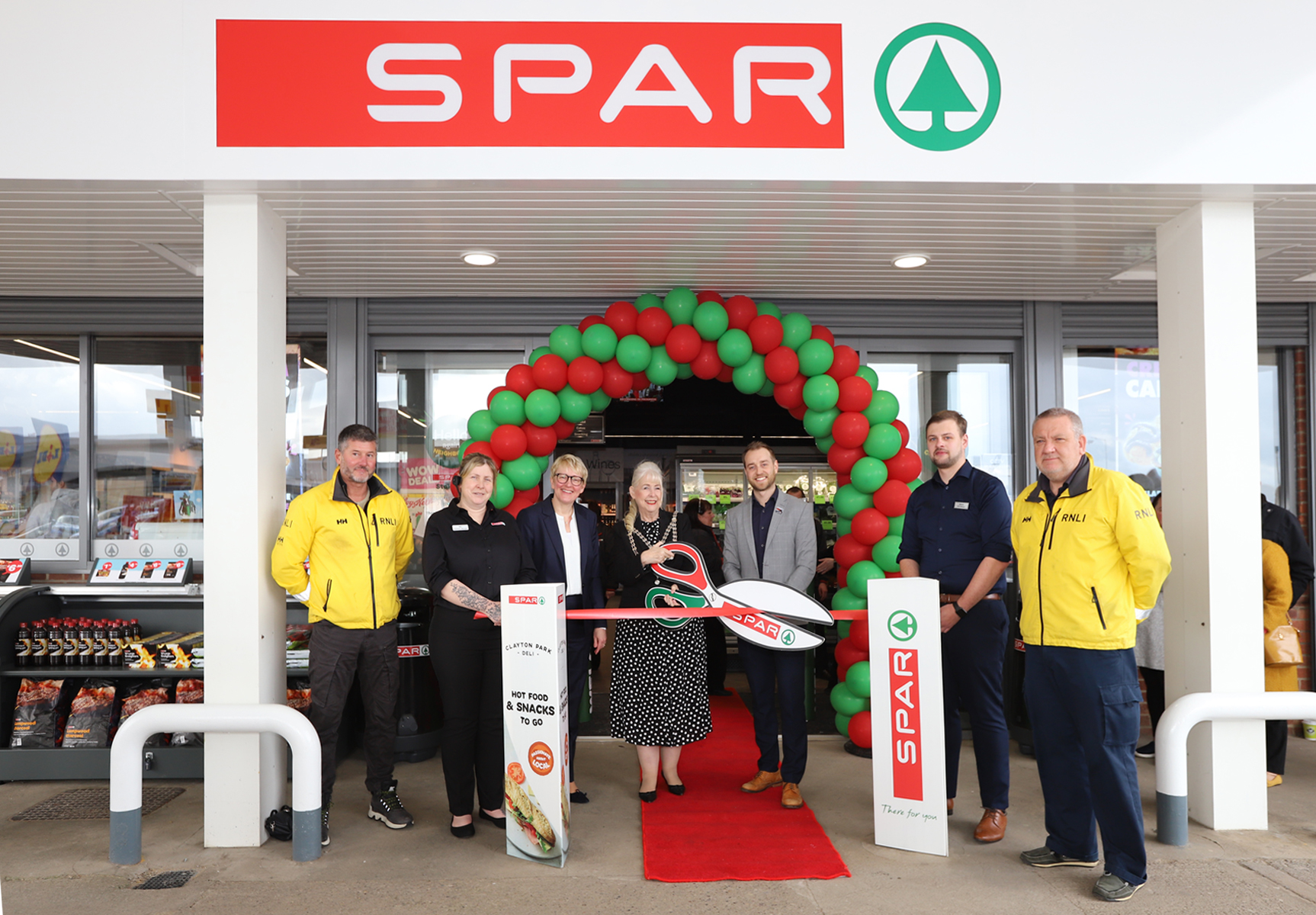 Community benefits from brand new shopping experience at SPAR Stakesby